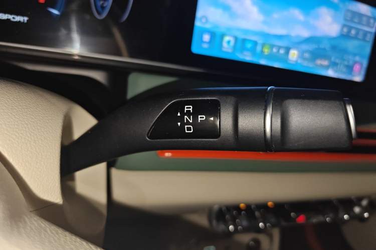 Used ORA Good Cat 2024 401 km Luxury Version 126 kW Gear Lever
