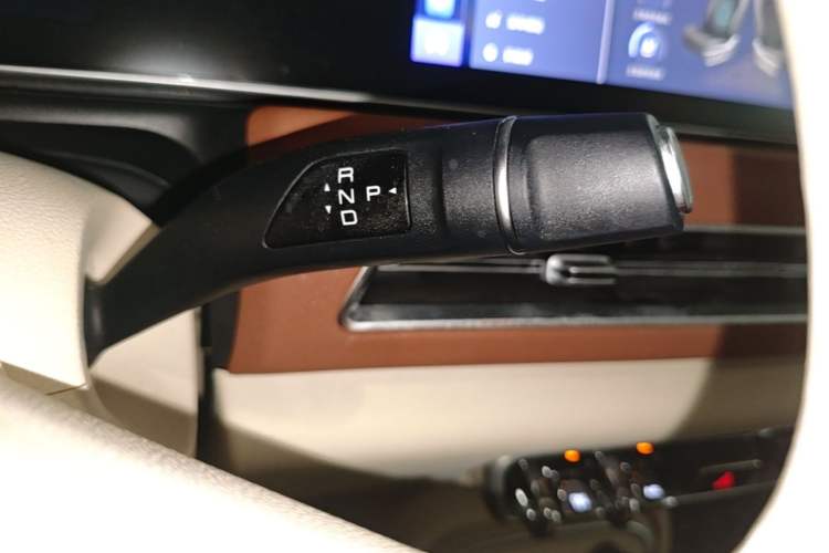 Used ORA Good Cat 2024 401 km Luxury Version 126 kW Gear Lever