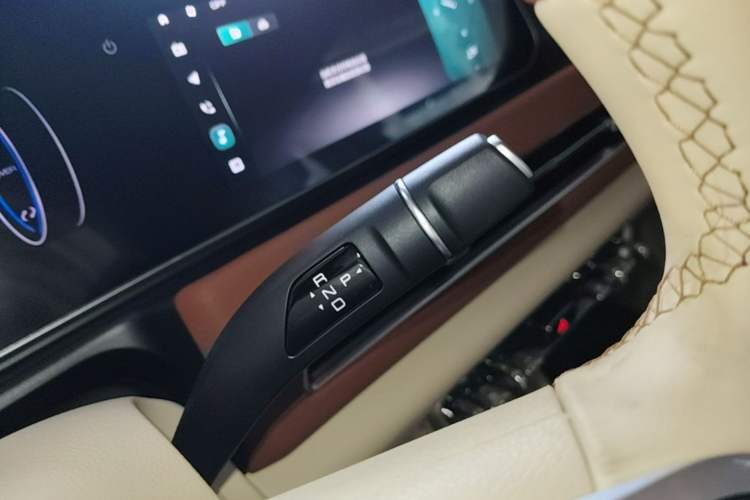 Used ORA Good Cat 2024 401 km Luxury Version Gear Lever