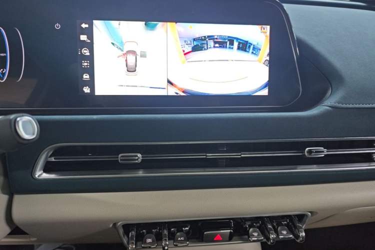 Used ORA Good Cat 2024 401 km Range Luxury Version 135 kW Audio And AC Panel