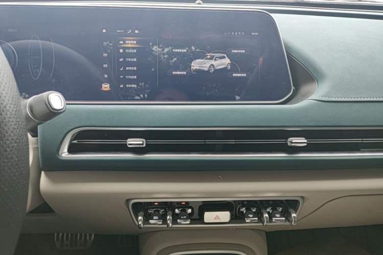 Used ORA Good Cat 2024 501 km Luxury Version Audio And AC Panel