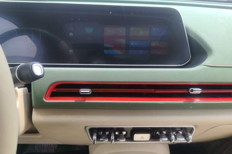 Used ORA Good Cat 2024 401 km Luxury Version 126 kW Audio And AC Panel