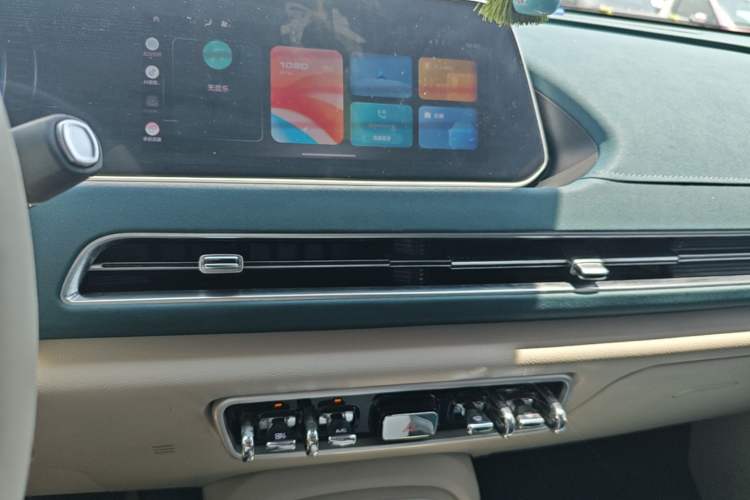 Used ORA Good Cat 2024 401 km Luxury Version 126 kW Audio And AC Panel