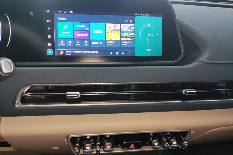 Used ORA Good Cat 2024 401 km Range Luxury Version 135 kW Audio And AC Panel