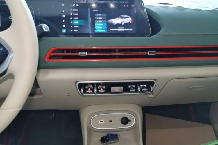 Used ORA Good Cat 2024 401 km Luxury Version Audio And AC Panel