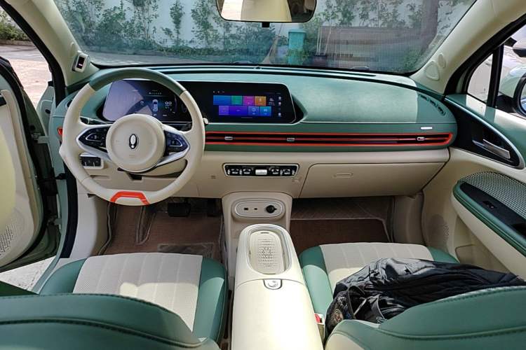 Used ORA Good Cat 2024 401 km Range Luxury Version 135 kW Center Console