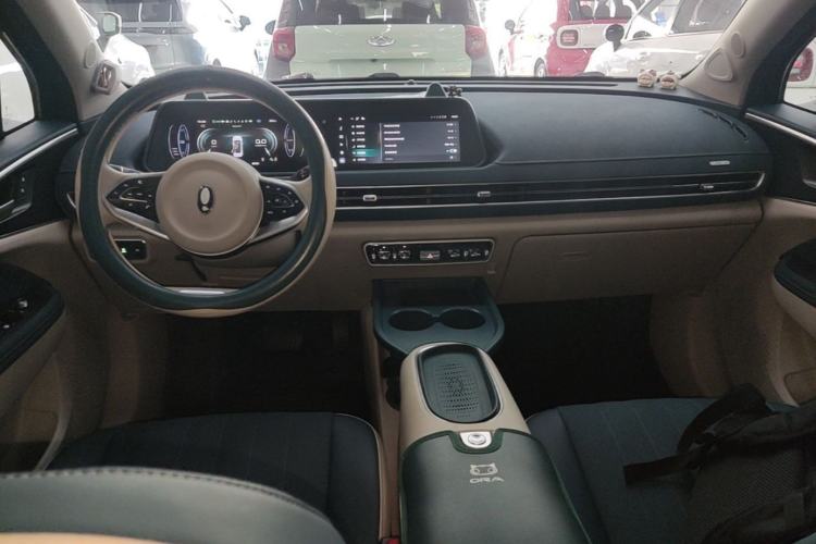 Used ORA Good Cat 2024 401 km Range Luxury Version 135 kW Center Console