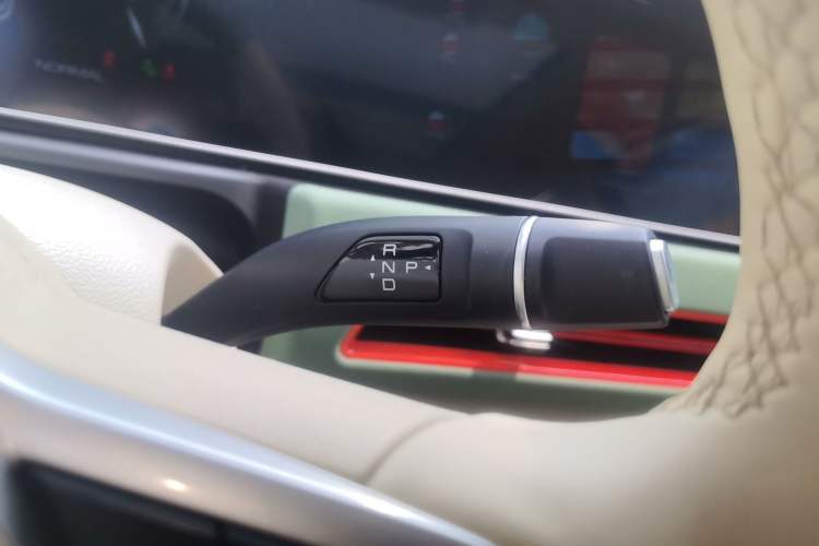 Used ORA Good Cat 2024 401 km Luxury Version 126 kW Gear Lever