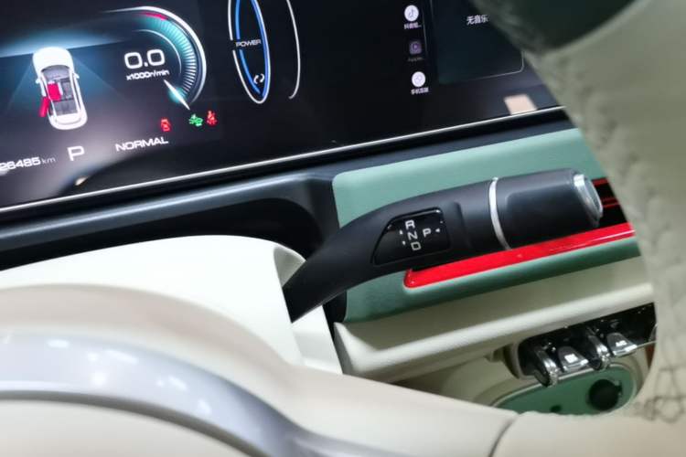 Used ORA Good Cat 2024 401 km Luxury Version 126 kW Gear Lever