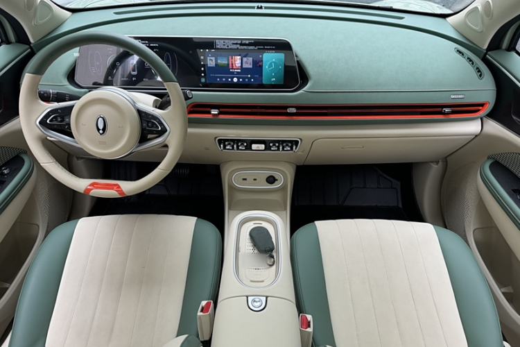 Used ORA Good Cat 2024 401 km Luxury Version Interior 1
