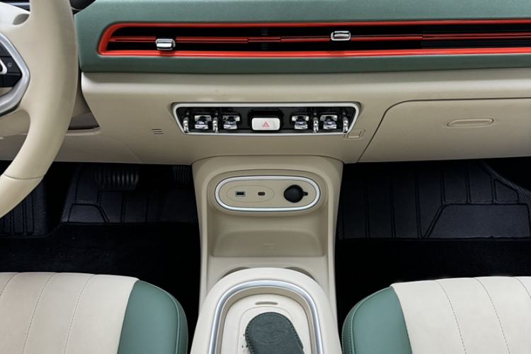 Used ORA Good Cat 2024 401 km Luxury Version Interior 3