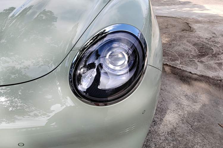 Used ORA Good Cat 2024 401 km Range Luxury Version 135 kW Left Front Headlight