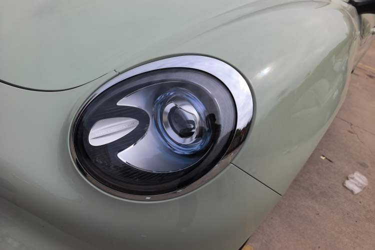 Used ORA Good Cat 2024 401 km Range Luxury Version 135 kW Left Front Headlight