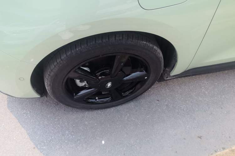 Used ORA Good Cat 2024 401 km Luxury Version 126 kW Left Front Wheel Hub