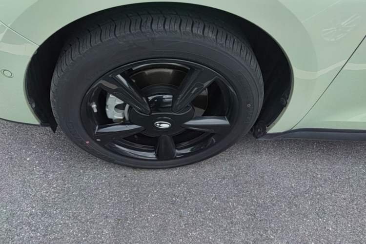 Used ORA Good Cat 2024 401 km Range Luxury Version 135 kW Left Front Wheel Hub