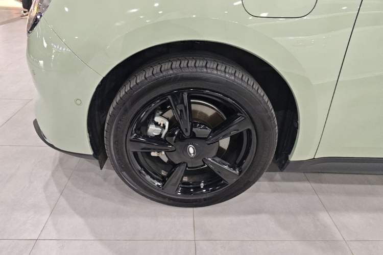 Used ORA Good Cat 2024 401 km Luxury Version 126 kW Left Front Wheel Hub