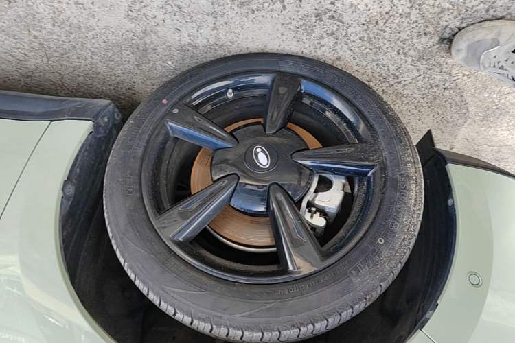 Used ORA Good Cat 2024 401 km Range Luxury Version 135 kW Left Front Wheel Hub