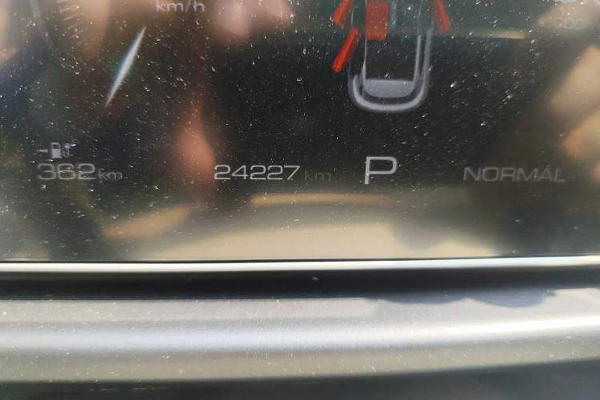 Used ORA Good Cat 2024 401 km Luxury Version 126 kW Odometer Close Up