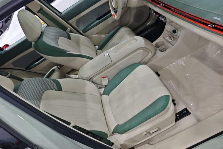 Used ORA Good Cat 2024 401 km Luxury Version 126 kW Right Front Seat