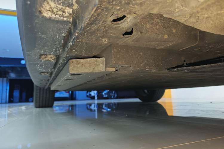 Used ORA Good Cat 2024 401 km Range Luxury Version 135 kW Right Side Sill