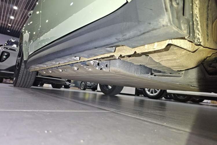 Used ORA Good Cat 2024 401 km Luxury Version 126 kW Right Side Sill
