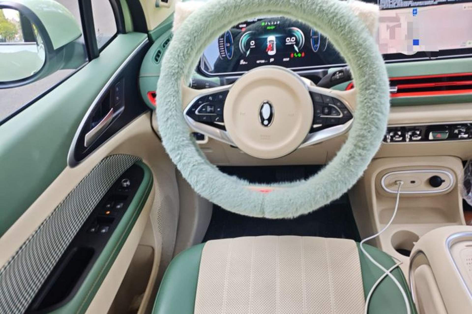 Used ORA Good Cat 2024 401 km Range Luxury Version 135 kW Steering Wheel