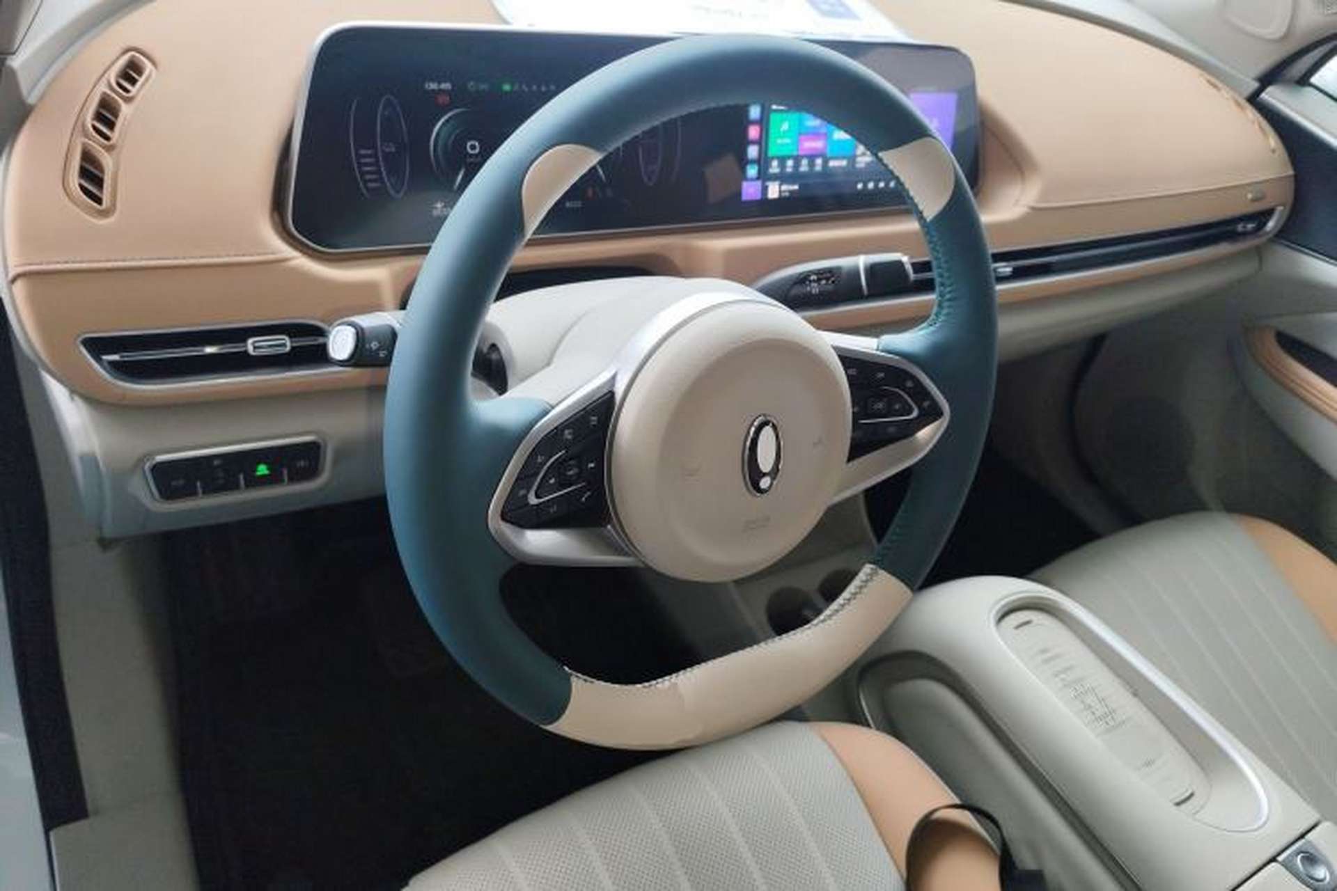 Used ORA Good Cat 2024 401 km Luxury Version 126 kW Steering Wheel