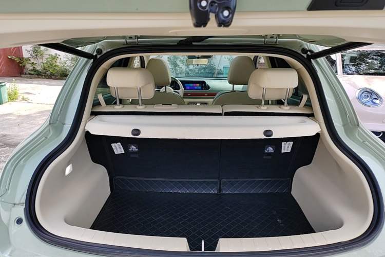 Used ORA Good Cat 2024 401 km Range Luxury Version 135 kW Trunk