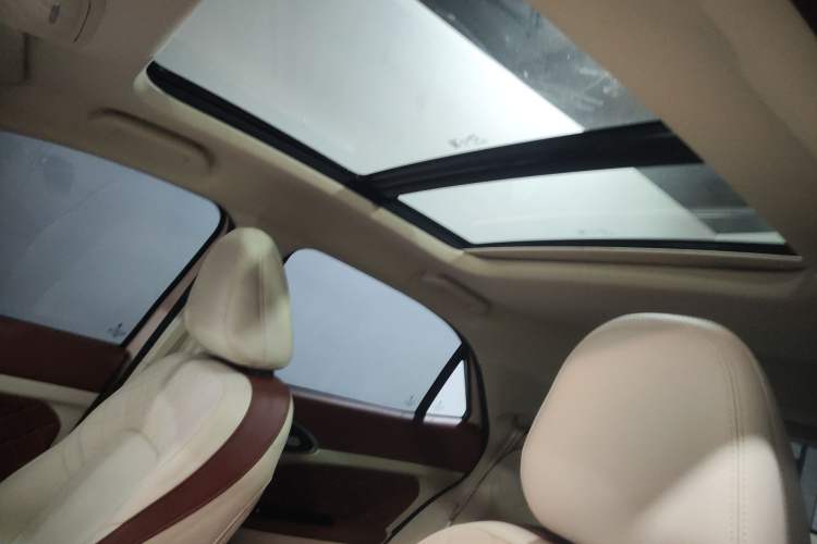 Used ORA Good Cat 2024 401 km Luxury Version Headliner