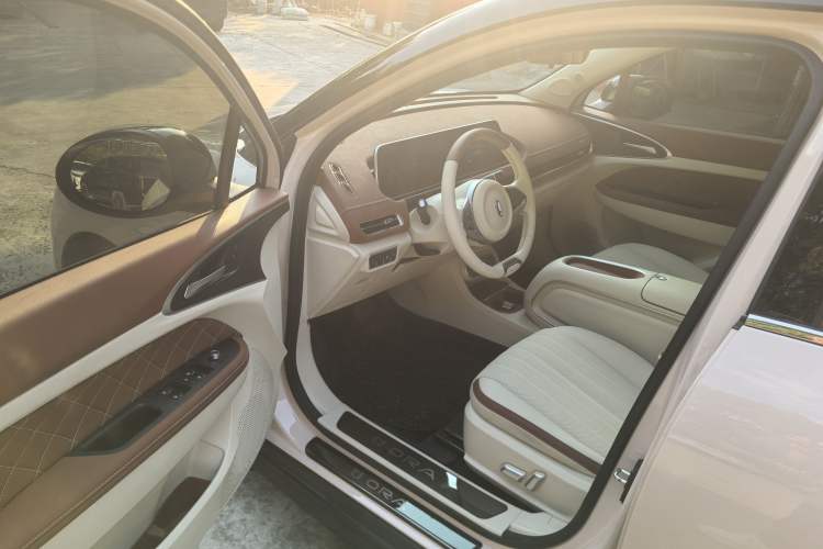 Used ORA Good Cat 2024 401 km Range Luxury Version 135 kW Interior 1