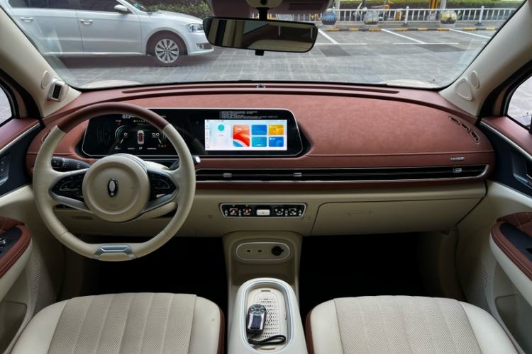 Used ORA Good Cat 2024 401 km Range Luxury Version 135 kW Interior 3