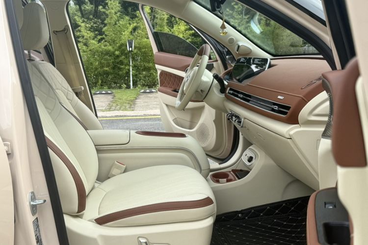 Used ORA Good Cat 2024 401 km Range Luxury Version 135 kW Interior 3