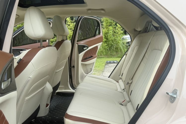 Used ORA Good Cat 2024 401 km Range Luxury Version 135 kW Interior 4