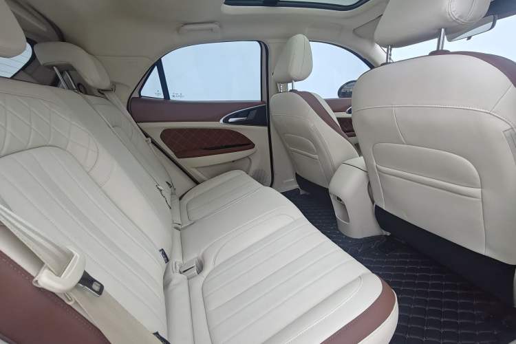 Used ORA Good Cat 2024 401 km Luxury Version 126 kW Interior 7