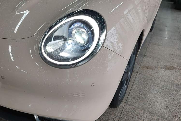 Used ORA Good Cat 2024 401 km Range Luxury Version 135 kW Left Front Headlight