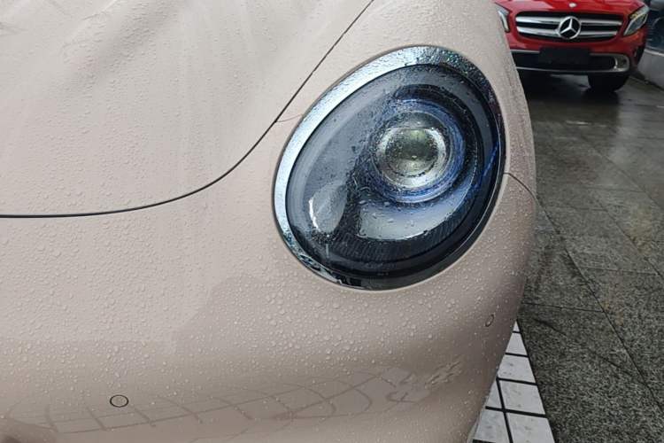 Used ORA Good Cat 2024 401 km Range Luxury Version 135 kW Left Front Headlight