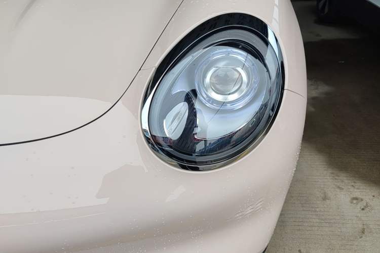 Used ORA Good Cat 2024 401 km Range Luxury Version 135 kW Left Front Headlight