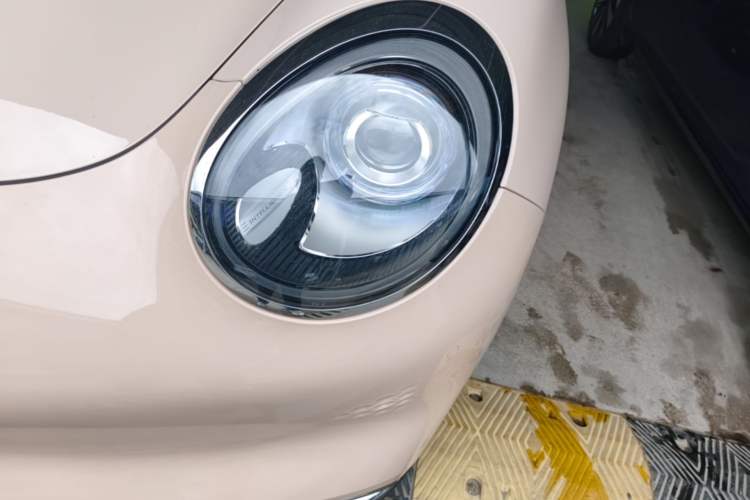 Used ORA Good Cat 2024 401 km Range Luxury Version 135 kW Left Front Headlight