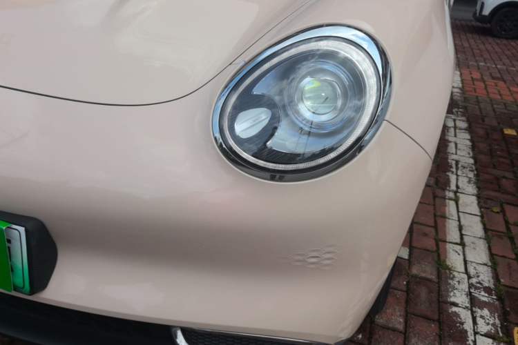 Used ORA Good Cat 2024 401 km Range Luxury Version 135 kW Left Front Headlight