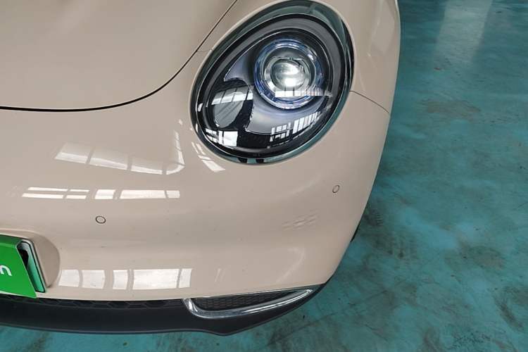 Used ORA Good Cat 2024 401 km Range Luxury Version 135 kW Left Front Headlight