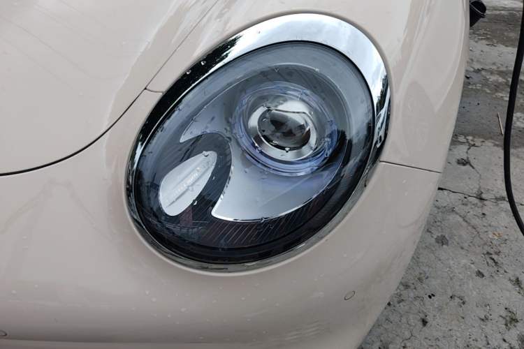 Used ORA Good Cat 2024 401 km Range Luxury Version 135 kW Left Front Headlight