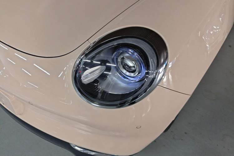 Used ORA Good Cat 2024 401 km Range Luxury Version 135 kW Left Front Headlight
