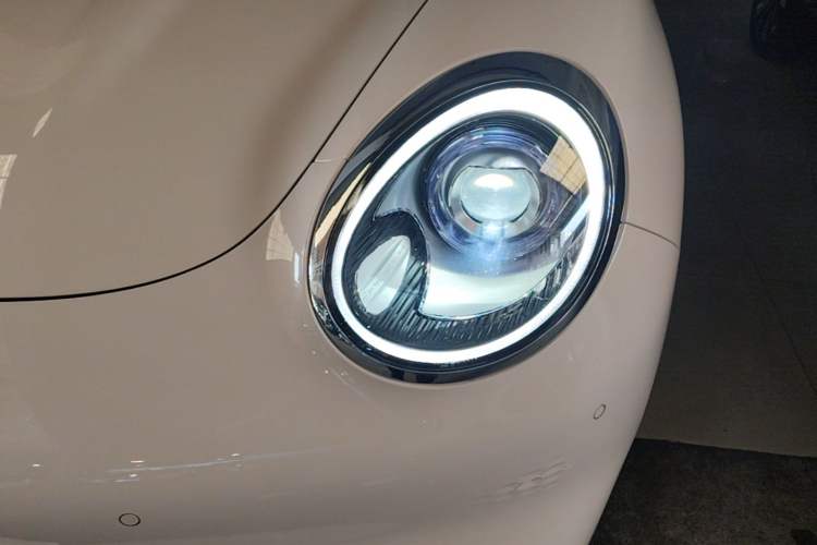 Used ORA Good Cat 2024 401 km Luxury Version 126 kW Left Front Headlight