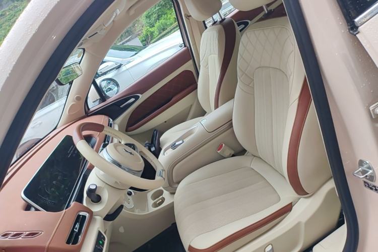 Used ORA Good Cat 2024 401 km Range Luxury Version 135 kW Left Front Seat