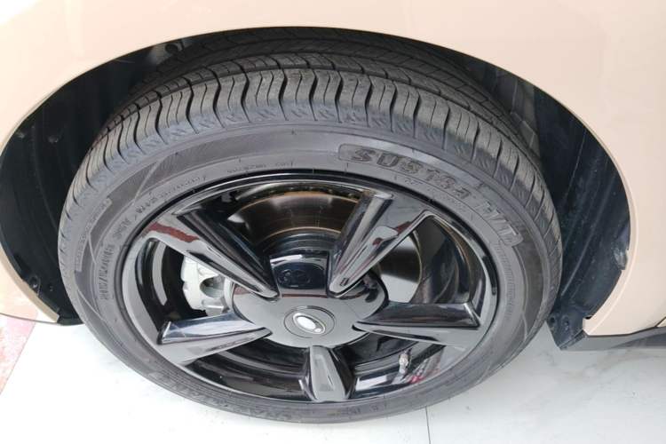 Used ORA Good Cat 2024 401 km Luxury Version 126 kW Left Front Wheel Hub
