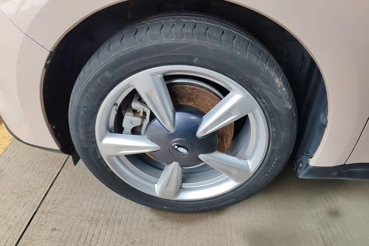 Used ORA Good Cat 2024 401 km Range Luxury Version 135 kW Left Front Wheel Hub