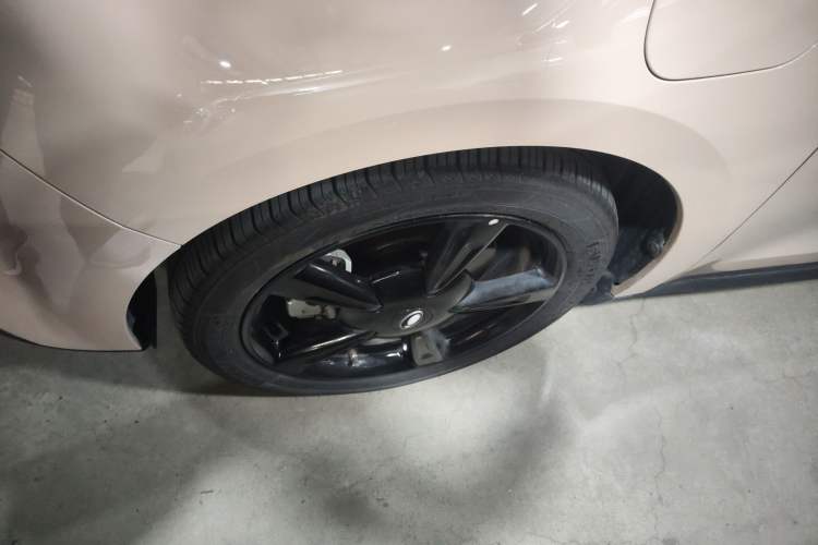 Used ORA Good Cat 2024 401 km Luxury Version Left Front Wheel Hub