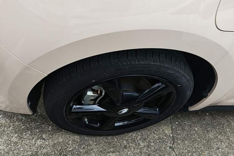Used ORA Good Cat 2024 401 km Luxury Version Left Front Wheel Hub