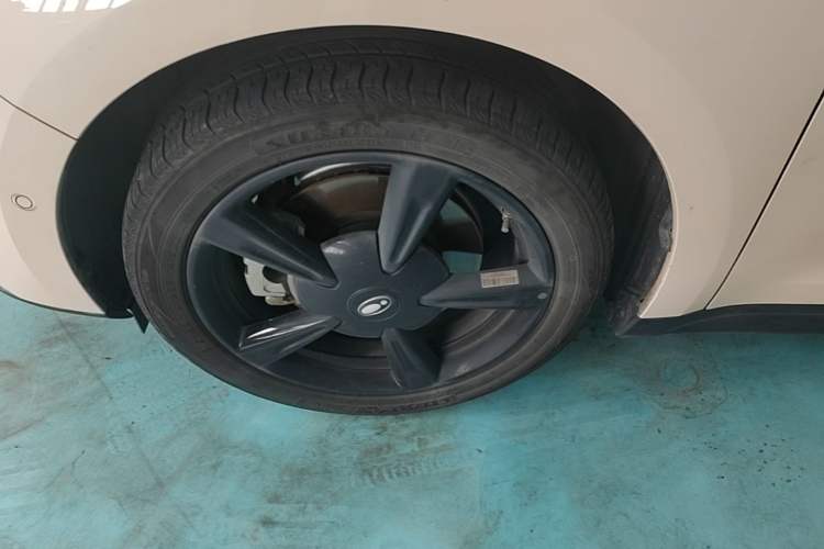 Used ORA Good Cat 2024 401 km Range Luxury Version 135 kW Left Front Wheel Hub