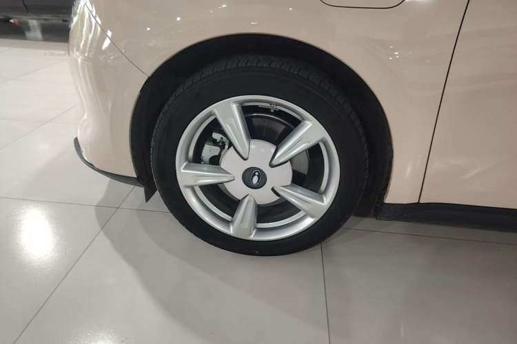 Used ORA Good Cat 2024 401 km Comfort Edition Left Front Wheel Hub